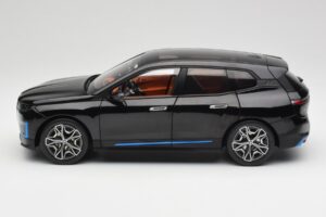 BMW iX Sapphire Black Minichamps 1:18 110023101 Kovina – slika 4 od 8