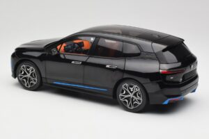BMW iX Sapphire Black Minichamps 1:18 110023101 Kovina – slika 7 od 8