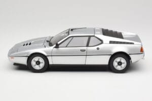 BMW M1 Srebrna Metalik Norev 1:18 183226 Kovina – slika 4 od 8