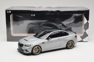 BMW M2 CS F87 Srebrn z zlatimi platišči Minichamps 1:18 155021028 Kovina – slika 6 od 6
