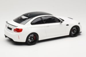 BMW M2 CS F87 Bel s črnimi platišči Minichamps 1:18 155021025 Kovina – slika 2 od 6