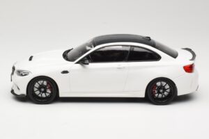 BMW M2 CS F87 Bel s črnimi platišči Minichamps 1:18 155021025 Kovina – slika 3 od 6