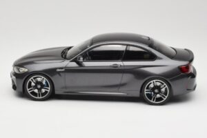 BMW M2 F87 Grey Metallic Minichamps 1:18 155026102 Kovina – slika 3 od 6