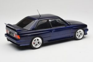 BMW M3 E30 Macau Blue IXO 1:18 18CMC122 Kovina – slika 2 od 6