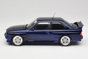 BMW M3 E30 Macau Blue IXO 1:18 18CMC122 Kovina – slika 3 od 6