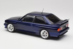 BMW M3 E30 Macau Blue IXO 1:18 18CMC122 Kovina – slika 5 od 6