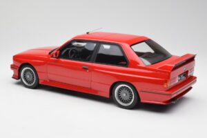 BMW M3 E30 Sport Evolution Rdeč Otto 1:12 G033 Smola – slika 5 od 6