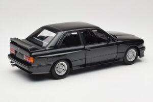 BMW M3 E30 Black Metallic Minichamps 1:18 180020306 Kovina – slika 3 od 8