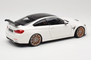 BMW M4 F82 GTS Alpine White Minichamps 1:18 110025221 Kovina – slika 3 od 8