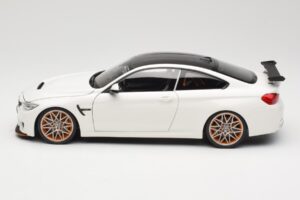 BMW M4 F82 GTS Alpine White Minichamps 1:18 110025221 Kovina – slika 4 od 8