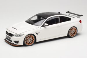 BMW M4 F82 GTS Alpine White Minichamps 1:18 110025221 Kovina