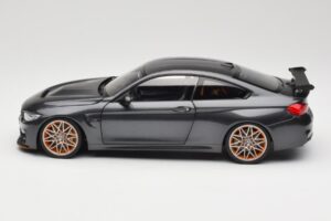 BMW M4 F82 GTS Mineral Grey Metallic Minichamps 1:18 110025222 Kovina – slika 4 od 8