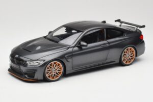 BMW M4 F82 GTS Mineral Grey Metallic Minichamps 1:18 110025222 Kovina