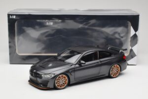 BMW M4 F82 GTS Mineral Grey Metallic Minichamps 1:18 110025222 Kovina – slika 8 od 8
