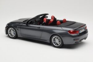 BMW M4 F83 Kabriolet Mineral Grey Paragon 1:18 80432339610 Kovina – slika 7 od 8
