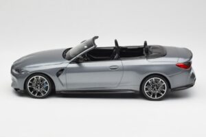 BMW M4 G82 Kabriolet Grey Metallic Minichamps 1:18 155021034 Kovina – slika 3 od 6
