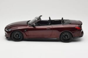 BMW M4 G83 Kabriolet Rdeč Metalik Minichamps 1:18 155021032 Kovina – slika 3 od 6
