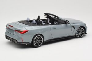 BMW M4 G83 Kabriolet Grey Metallic Minichamps 1:18 110021032 Kovina – slika 3 od 8