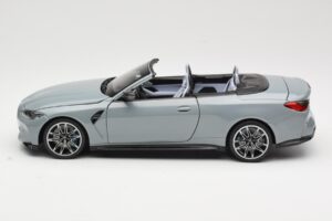 BMW M4 G83 Kabriolet Grey Metallic Minichamps 1:18 110021032 Kovina – slika 4 od 8