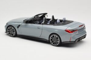 BMW M4 G83 Kabriolet Grey Metallic Minichamps 1:18 110021032 Kovina – slika 7 od 8