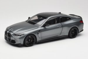 BMW M4 G82 Siv Metallic Minichamps 1:18 113020124 Kovina