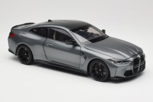 BMW M4 G82 Siv Metallic Minichamps 1:18 113020124 Kovina – slika 6 od 8