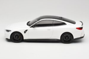 BMW M4 G82 Bela Minichamps 1:18 155020122 Kovina – slika 3 od 6