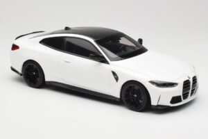 BMW M4 G82 Bela Minichamps 1:18 155020122 Kovina – slika 4 od 6
