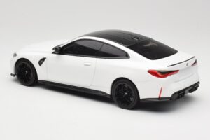 BMW M4 G82 Bela Minichamps 1:18 155020122 Kovina – slika 5 od 6