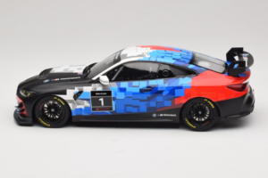BMW M4 GT4 #1 Presentation 2024 Otto 1:18 OT1125 Smola – slika 3 od 6
