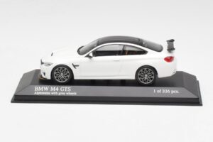 BMW M4 GTS F82 Bel Z Sivimi Platišči Minichamps 1:43 410025221 Kovina