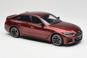 BMW M440i G26 Gran Coupe Aventurine Rdeč Otto 1:18 OT1075 Smola – slika 4 od 6