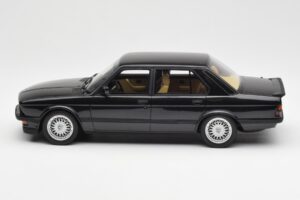 BMW M5 E28 Diamond Črn Otto 1:18 OT184 Smola – slika 3 od 6