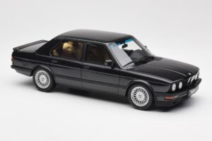 BMW M5 E28 Diamond Črn Otto 1:18 OT184 Smola – slika 4 od 6