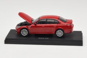 BMW M5 E60 Rdeč Kyosho 1:43 03503R Kovina