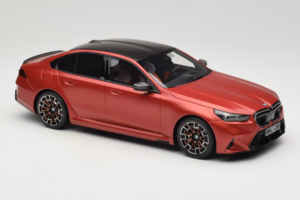 BMW M5 G90 Beach Orange GT Spirit 1:18 GT966 Smola – slika 4 od 6