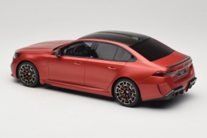 BMW M5 G90 Beach Orange GT Spirit 1:18 GT966 Smola – slika 5 od 6