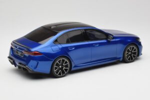 BMW M5 G90 Marina Bay Blue Metallic GT Spirit 1:18 GT507 Smola – slika 2 od 6