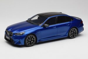 BMW M5 G90 Marina Bay Blue Metallic GT Spirit 1:18 GT507 Smola