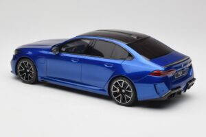 BMW M5 G90 Marina Bay Blue Metallic GT Spirit 1:18 GT507 Smola – slika 5 od 6