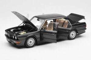 BMW M535i E28 Diamond Črn AUTOart 1:18 75162 Kovina – slika 2 od 8