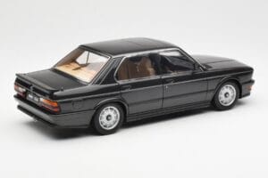 BMW M535i E28 Diamond Črn AUTOart 1:18 75162 Kovina – slika 3 od 8