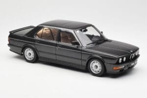 BMW M535i E28 Diamond Črn AUTOart 1:18 75162 Kovina – slika 6 od 8