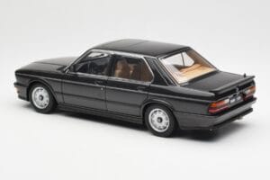 BMW M535i E28 Diamond Črn AUTOart 1:18 75162 Kovina – slika 7 od 8