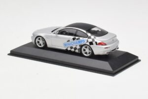 BMW M6 E63 IAA Frankfurt Srebrna Minichamps 1:43 M6001 Kovina – slika 3 od 4
