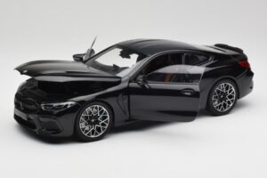 BMW M8 F92 Safirno Črna Minichamps 1:18 110029021 Kovina – slika 2 od 8