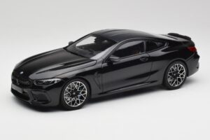 BMW M8 F92 Safirno Črna Minichamps 1:18 110029021 Kovina