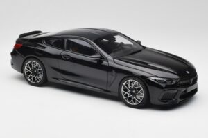 BMW M8 F92 Safirno Črna Minichamps 1:18 110029021 Kovina – slika 6 od 8