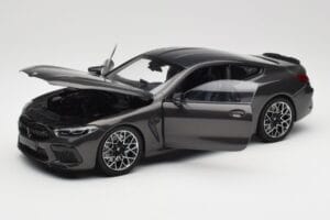 BMW M8 F92 Grey Metallic Minichamps 1:18 110029022 Kovina – slika 2 od 8