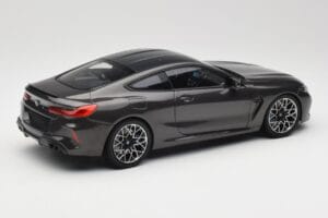 BMW M8 F92 Grey Metallic Minichamps 1:18 110029022 Kovina – slika 3 od 8